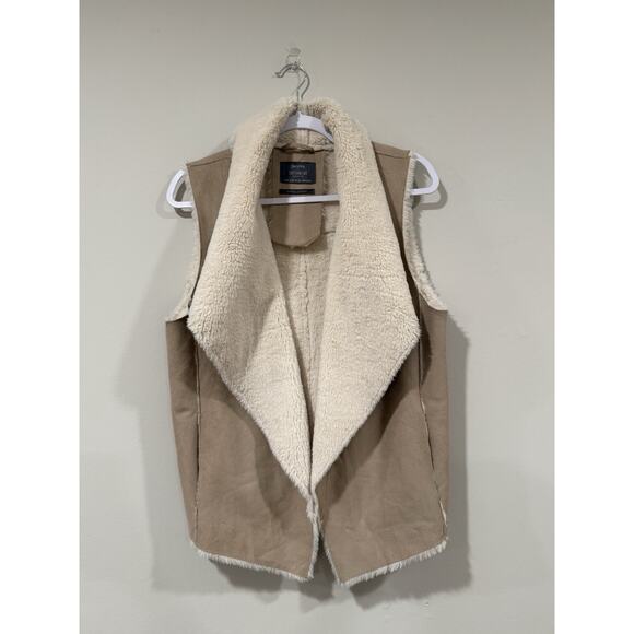 BERSHKA Women’s Vintage Look Faux Fur Vest/Jacket Size Medium 2408 - Picture 2 of 6